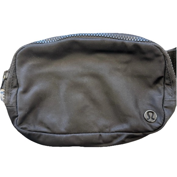 Lululemon Everywhere Belt Bag Crossbody In Black EUC - Picture 1 of 9